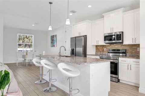 Villa ou maison à vendre à Palm Bay, Floride: 3 chambres, 136.75 m2 № 2266906 - photo 7
