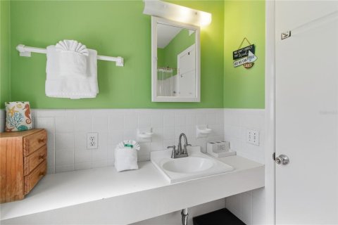 Купить виллу или дом в Холмс-Бич, Флорида 4 комнаты, 93.74м2, № 2344515 - фото 16