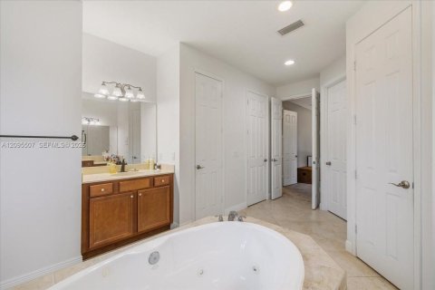 Villa ou maison à vendre à Fellsmere, Floride: 4 chambres, 236.16 m2 № 2388490 - photo 15
