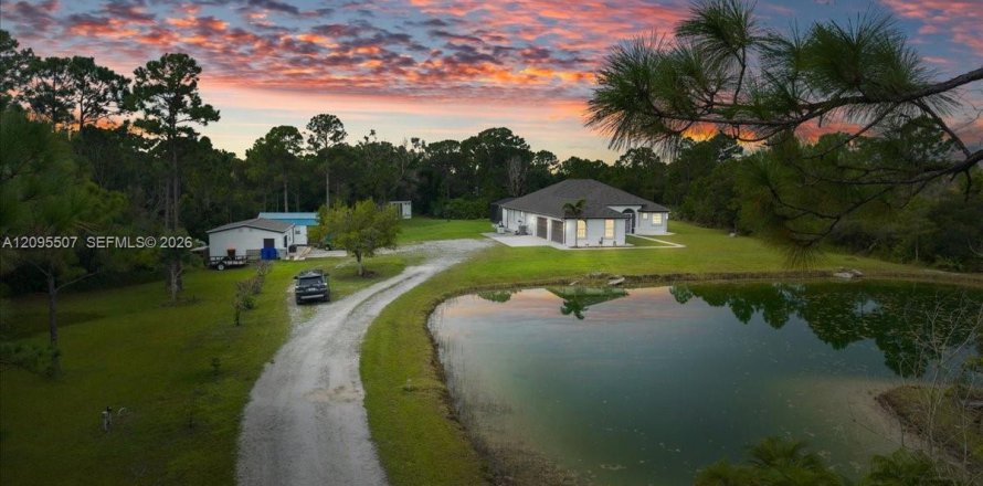 Villa ou maison à Fellsmere, Floride 4 chambres, 236.16 m2 № 2388490