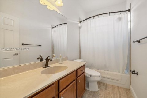 Villa ou maison à vendre à Fellsmere, Floride: 4 chambres, 236.16 m2 № 2388490 - photo 19