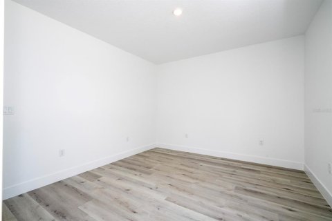 House in North Port, Florida 4 bedrooms, 171.96 sq.m. № 2156145 - photo 15