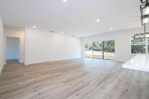 House in North Port, Florida 4 bedrooms, 171.96 sq.m. № 2156145 - photo 8
