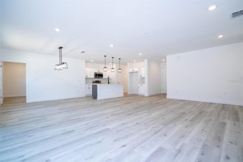 House in North Port, Florida 4 bedrooms, 171.96 sq.m. № 2156145 - photo 27
