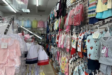 Commercial property in Hialeah, Florida № 2041522 - photo 11