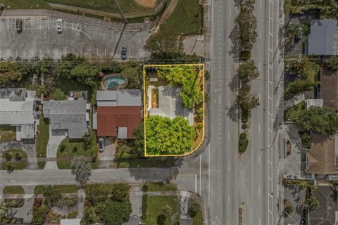 House in Wilton Manors, Florida 3 bedrooms, 119.19 sq.m. № 1974470 - photo 15