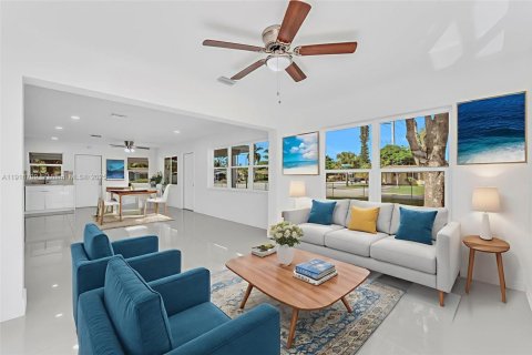 House in Wilton Manors, Florida 3 bedrooms, 119.19 sq.m. № 1974470 - photo 9