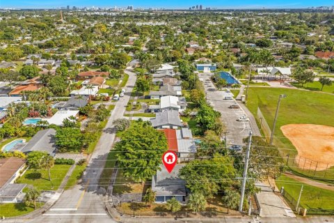 House in Wilton Manors, Florida 3 bedrooms, 119.19 sq.m. № 1974470 - photo 12
