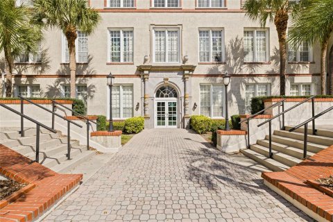 Condominio en venta en Saint Petersburg, Florida, 2 dormitorios, 66.43 m2 № 1839053 - foto 1