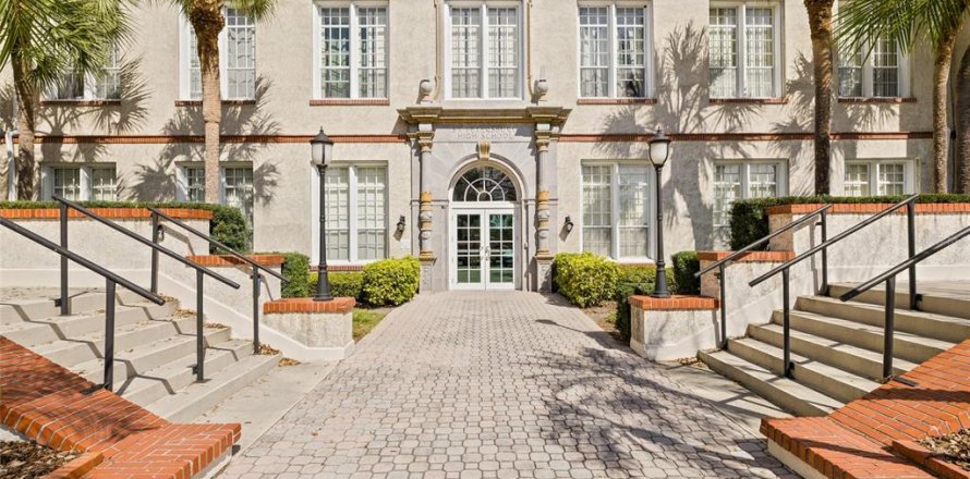 Condominio en Saint Petersburg, Florida, 2 dormitorios № 1839053