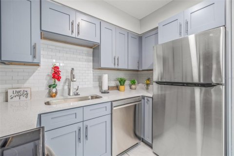 Condominio en venta en Saint Petersburg, Florida, 2 dormitorios, 66.43 m2 № 1839053 - foto 11