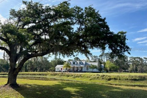 House in Lakeland, Florida 3 bedrooms, 335.1 sq.m. № 1651183 - photo 4