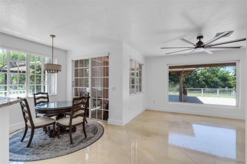 Villa ou maison à vendre à Homestead, Floride: 3 chambres, 245.35 m2 № 2068226 - photo 9