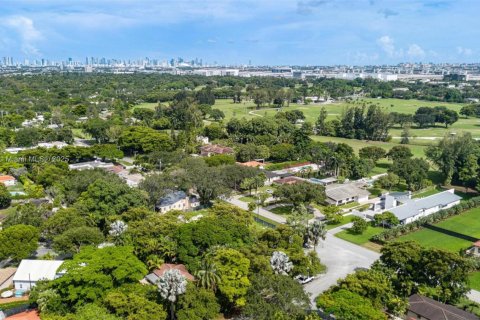 Terreno en venta en Miami Springs, Florida № 1849263 - foto 18