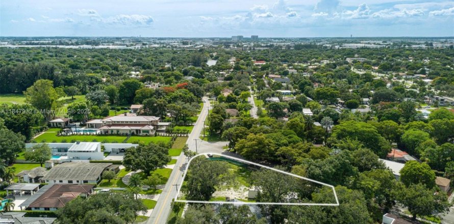 Terreno en Miami Springs, Florida № 1849263