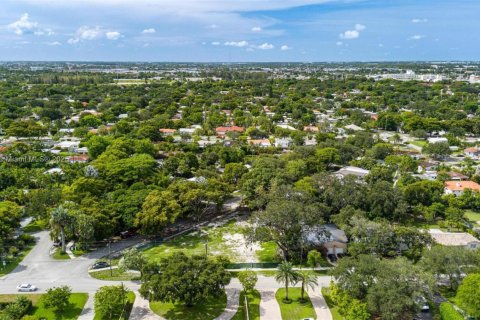 Terreno en venta en Miami Springs, Florida № 1849263 - foto 24