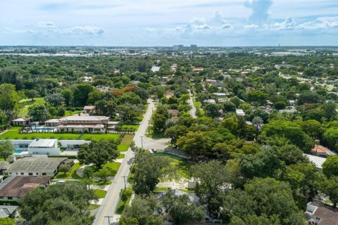 Terreno en venta en Miami Springs, Florida № 1849263 - foto 3