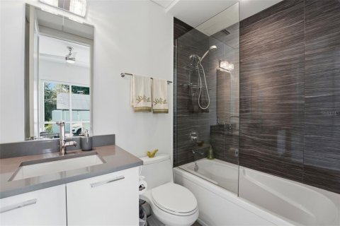 Touwnhouse à vendre à Sarasota, Floride: 3 chambres, 213.68 m2 № 2142298 - photo 7