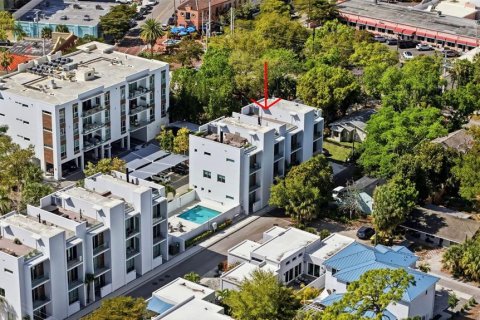 Touwnhouse à vendre à Sarasota, Floride: 3 chambres, 213.68 m2 № 2142298 - photo 2