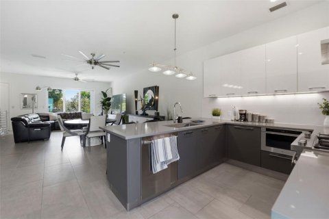 Touwnhouse à vendre à Sarasota, Floride: 3 chambres, 213.68 m2 № 2142298 - photo 19