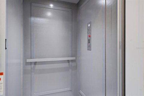 Touwnhouse à vendre à Sarasota, Floride: 3 chambres, 213.68 m2 № 2142298 - photo 9