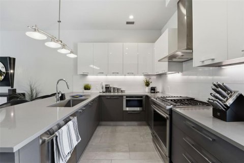 Touwnhouse à vendre à Sarasota, Floride: 3 chambres, 213.68 m2 № 2142298 - photo 18