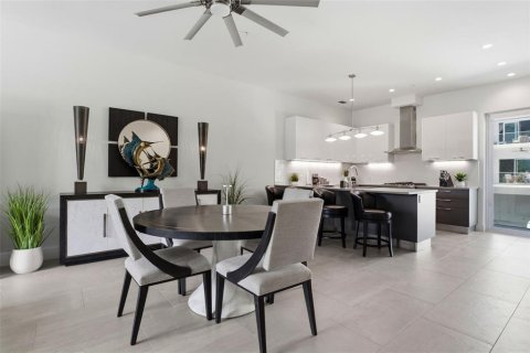 Touwnhouse à vendre à Sarasota, Floride: 3 chambres, 213.68 m2 № 2142298 - photo 15