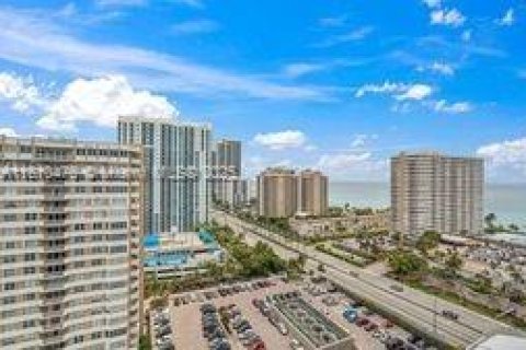Купить кондоминиум в Халландейл-Бич, Флорида 1 спальня, 80.82м2, № 1752614 - фото 28