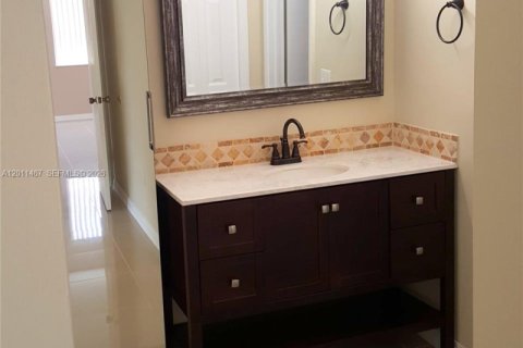 Condo in Weston, Florida, 2 bedrooms  № 2075269 - photo 11