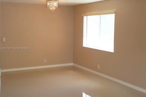 Condo in Weston, Florida, 2 bedrooms  № 2075269 - photo 9