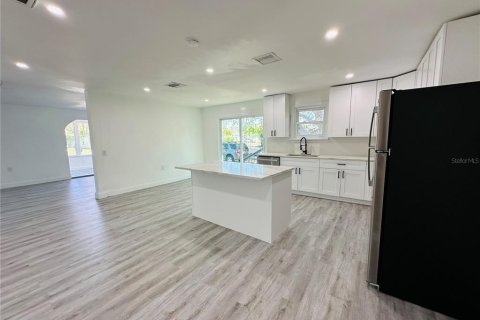 Casa en alquiler en Clearwater, Florida, 3 dormitorios, 138.42 m2 № 1906198 - foto 5