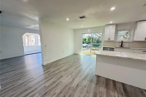 Casa en alquiler en Clearwater, Florida, 3 dormitorios, 138.42 m2 № 1906198 - foto 3