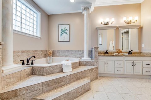 House in Flagler Beach, Florida 4 bedrooms, 298.77 sq.m. № 1911572 - photo 10
