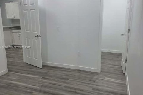 Villa ou maison à louer à West Park, Floride: 2 chambres, 116.78 m2 № 2171871 - photo 13