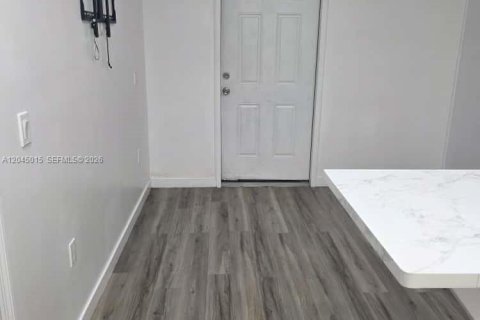 Villa ou maison à louer à West Park, Floride: 2 chambres, 116.78 m2 № 2171871 - photo 6