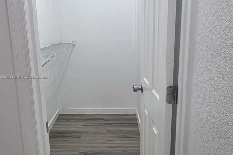 Villa ou maison à louer à West Park, Floride: 2 chambres, 116.78 m2 № 2171871 - photo 16