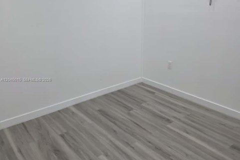 Villa ou maison à louer à West Park, Floride: 2 chambres, 116.78 m2 № 2171871 - photo 10