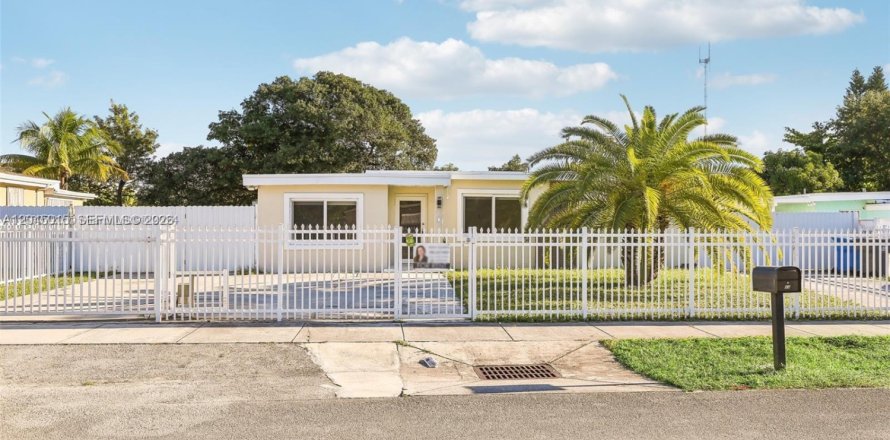 Villa ou maison à West Park, Floride 2 chambres, 116.78 m2 № 2171871