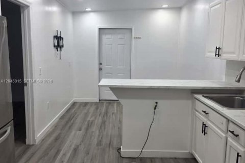 Villa ou maison à louer à West Park, Floride: 2 chambres, 116.78 m2 № 2171871 - photo 3