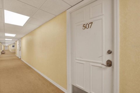 Condo in Saint Pete Beach, Florida, 2 bedrooms  № 2403309 - photo 2