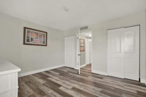 Condo in Saint Pete Beach, Florida, 2 bedrooms  № 2403309 - photo 24