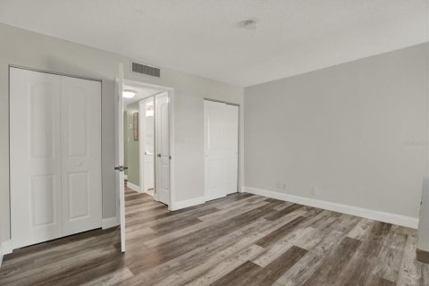 Condo in Saint Pete Beach, Florida, 2 bedrooms  № 2403309 - photo 25