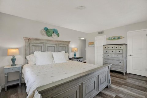 Condo in Saint Pete Beach, Florida, 2 bedrooms  № 2403309 - photo 19