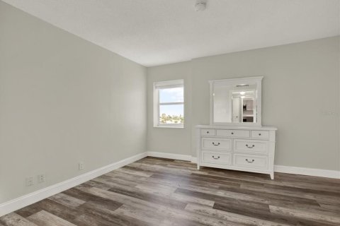 Condo in Saint Pete Beach, Florida, 2 bedrooms  № 2403309 - photo 23