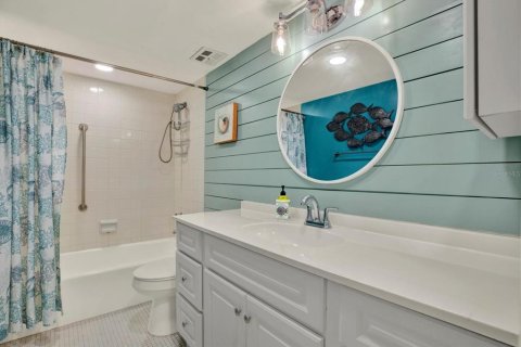 Condo in Saint Pete Beach, Florida, 2 bedrooms  № 2403309 - photo 22
