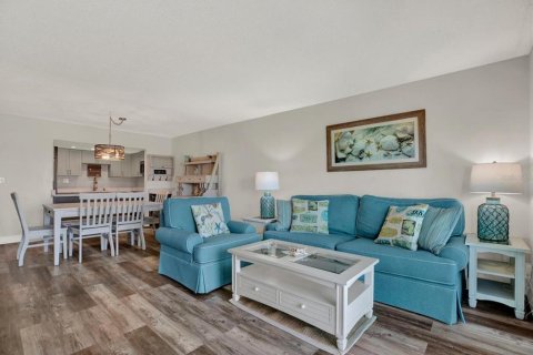 Condo in Saint Pete Beach, Florida, 2 bedrooms  № 2403309 - photo 16