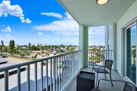 Condo in Saint Pete Beach, Florida, 2 bedrooms  № 2403309 - photo 27