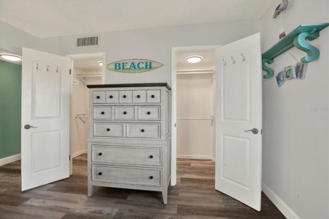 Condo in Saint Pete Beach, Florida, 2 bedrooms  № 2403309 - photo 21