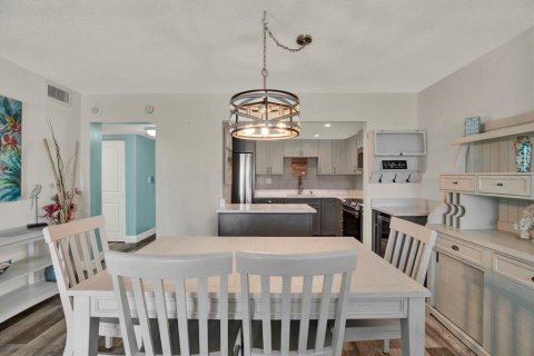 Condo in Saint Pete Beach, Florida, 2 bedrooms  № 2403309 - photo 12