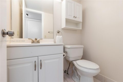 Купить кондоминиум в Дирфилд-Бич, Флорида 2 спальни, 76.18м2, № 2015055 - фото 21